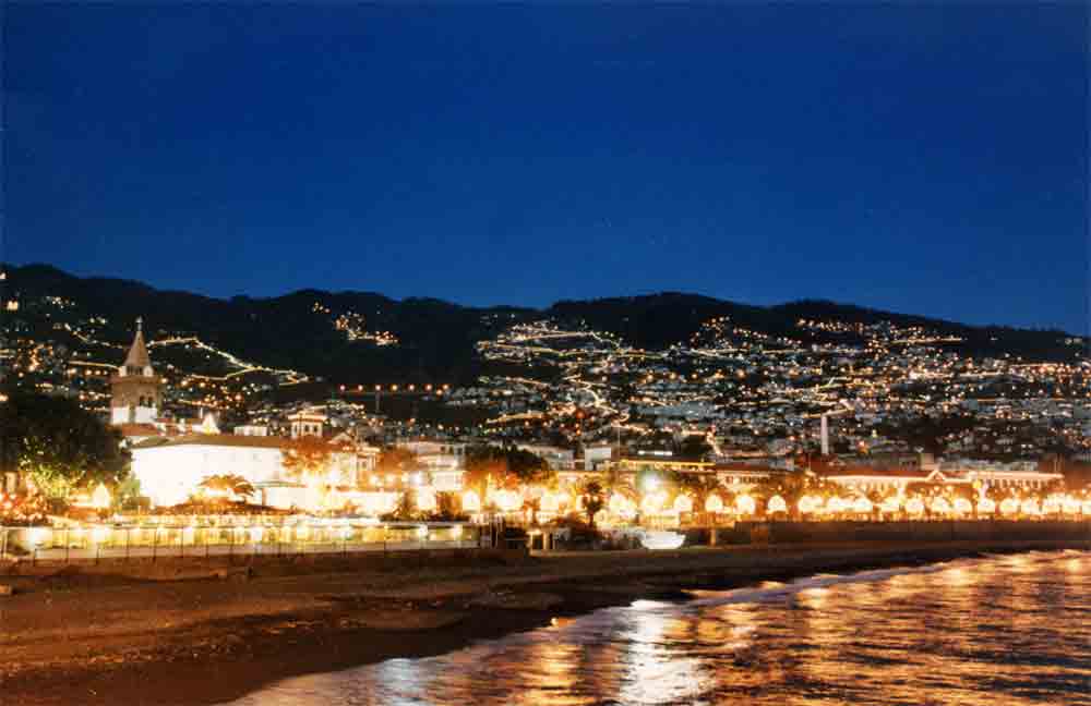 26 - Portugal - Madeira, Funchal, panoramica de noche